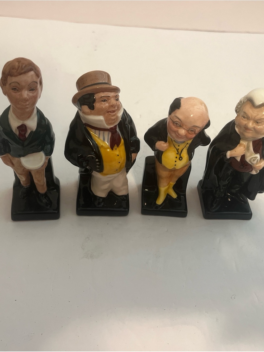 Royal Doulton Vintage Dickens Figurine Group in Black, Yellow, Cream and Brown
